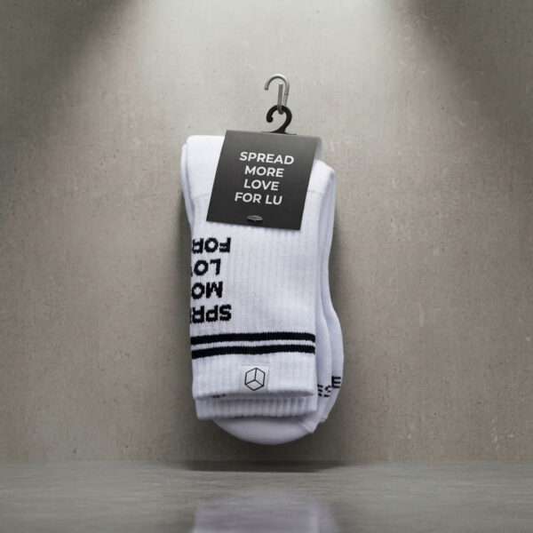 Statement Socken: SPREAD MORE LOVE FOR LU